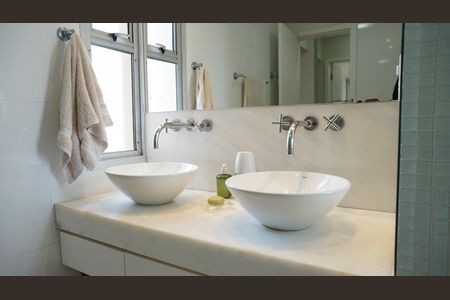 Apartamento à venda com 190m², 3 quartos e 4 vagasBanheiro 2