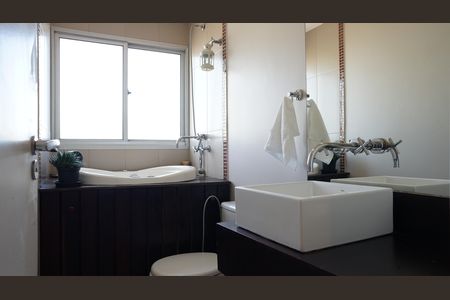 Apartamento à venda com 190m², 3 quartos e 4 vagasBanheiro 3 banheira Hidro
