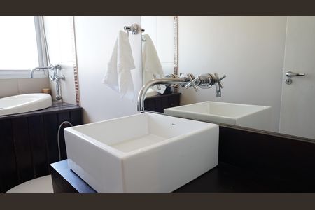 Apartamento à venda com 190m², 3 quartos e 4 vagasBanheiro 3 banheira Hidro