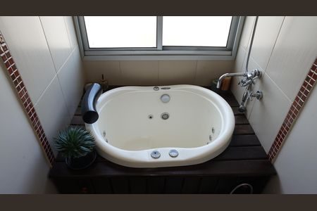 Apartamento à venda com 190m², 3 quartos e 4 vagasBanheiro 3 banheira Hidro