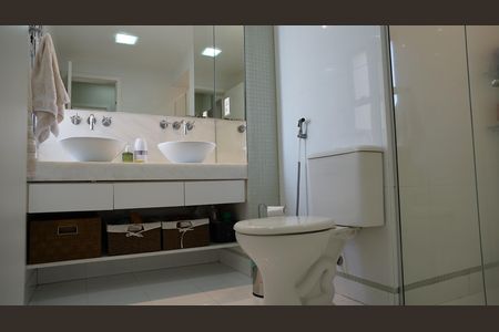 Apartamento à venda com 190m², 3 quartos e 4 vagasBanheiro 2