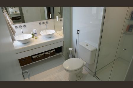 Apartamento à venda com 190m², 3 quartos e 4 vagasBanheiro 2
