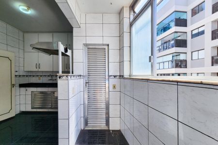 Apartamento para alugar com 96m², 3 quartos e 1 vagaÁrea de Serviço 