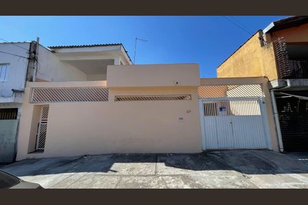 Casa para alugar com 120m², 2 quartos e 3 vagasFachada+Placa 