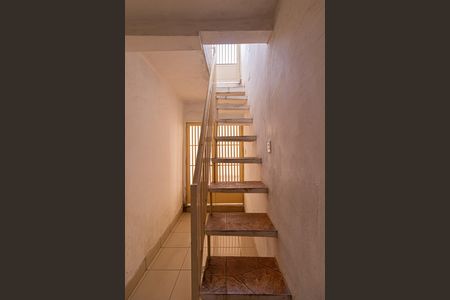 Casa para alugar com 120m², 2 quartos e 3 vagasEscada