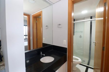 Banheiro de apartamento para alugar com 1 quarto, 54m² em Costa Azul, Salvador