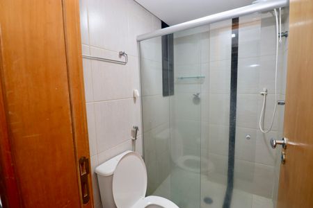 Banheiro de apartamento para alugar com 1 quarto, 54m² em Costa Azul, Salvador