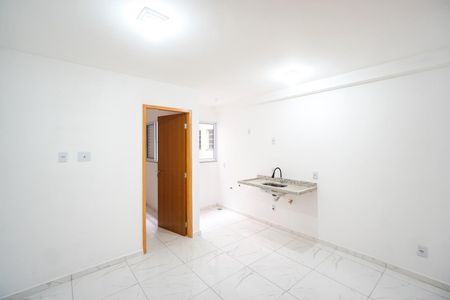 Sala e cozinha de apartamento à venda com 2 quartos, 30m² em Vila Carrão, São Paulo