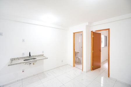 Sala e cozinha de apartamento à venda com 2 quartos, 30m² em Vila Carrão, São Paulo