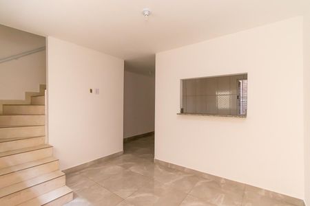 Sala de casa de condomínio para alugar com 2 quartos, 70m² em Vila Oratorio, São Paulo