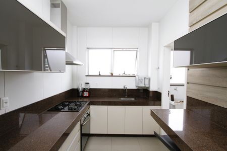 Apartamento à venda com 140m², 4 quartos e 2 vagasCozinha