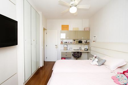 Apartamento à venda com 140m², 4 quartos e 2 vagasQuarto 2