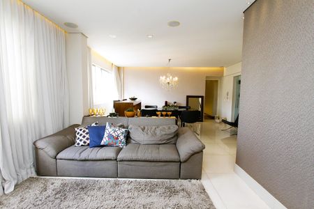 Apartamento à venda com 140m², 4 quartos e 2 vagasSala