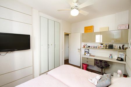 Apartamento à venda com 140m², 4 quartos e 2 vagasQuarto 2