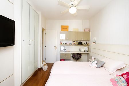 Apartamento à venda com 140m², 4 quartos e 2 vagasQuarto 2