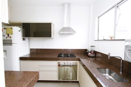 Apartamento à venda com 140m², 4 quartos e 2 vagasCozinha