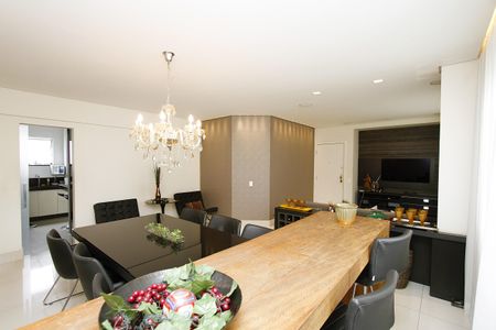 Apartamento à venda com 140m², 4 quartos e 2 vagasSala