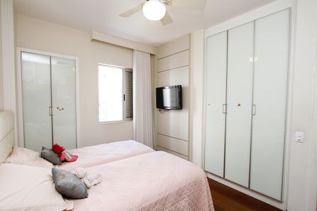 Apartamento à venda com 140m², 4 quartos e 2 vagasQuarto 2