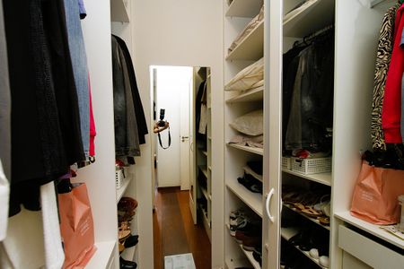 Apartamento à venda com 140m², 4 quartos e 2 vagasCloset da suíte