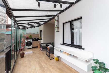 Apartamento à venda com 72m², 2 quartos e 1 vaga Apartamento à venda com 72m², 2 quartos e 1 vagaVaranda