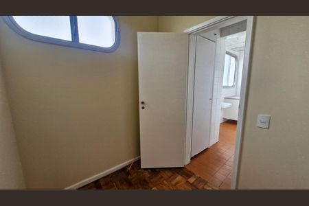 Apartamento para alugar com 127m², 3 quartos e 2 vagas Apartamento para alugar com 127m², 3 quartos e 2 vagasQuarto de serviço