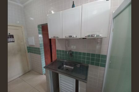 Cozinha de apartamento para alugar com 1 quarto, 17m² em Centro, São Vicente