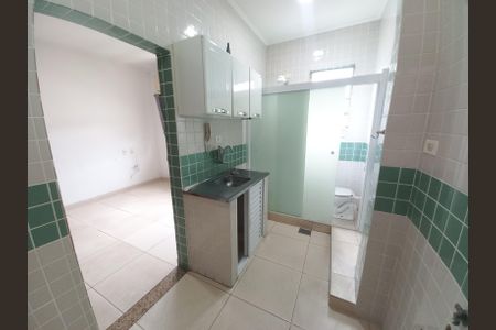 Cozinha de apartamento para alugar com 1 quarto, 17m² em Centro, São Vicente