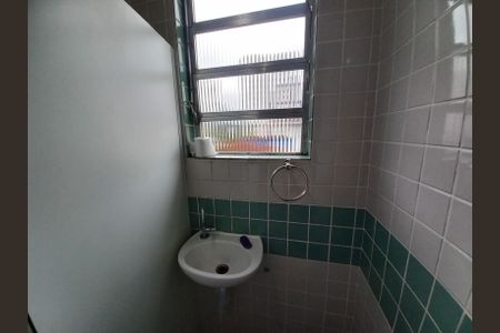 Banheiro de apartamento para alugar com 1 quarto, 17m² em Centro, São Vicente