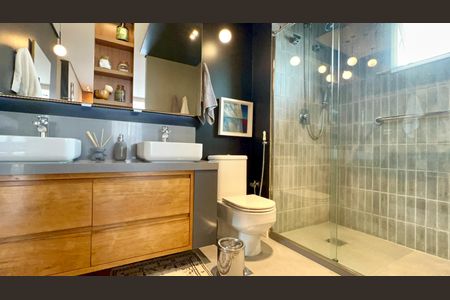Apartamento à venda com 165m², 2 quartos e 3 vagas Apartamento à venda com 165m², 2 quartos e 3 vagasBanheiro da Suíte 2