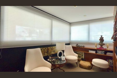 Apartamento à venda com 165m², 2 quartos e 3 vagas Apartamento à venda com 165m², 2 quartos e 3 vagasSala da Lareira