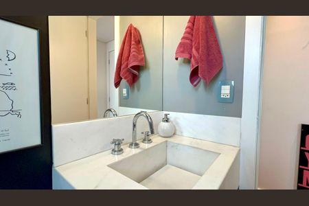 Apartamento à venda com 165m², 2 quartos e 3 vagas Apartamento à venda com 165m², 2 quartos e 3 vagasBanheiro da Suíte 1