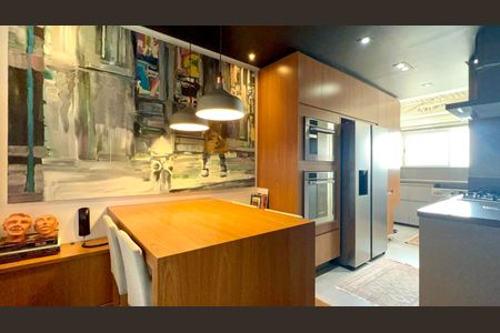 Apartamento à venda com 165m², 2 quartos e 3 vagas Apartamento à venda com 165m², 2 quartos e 3 vagasCopa