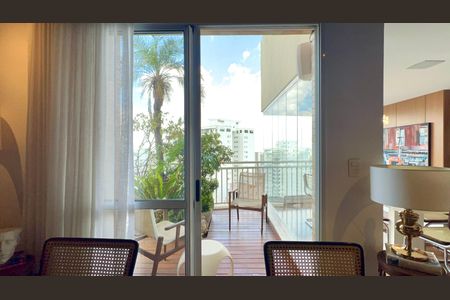 Apartamento à venda com 165m², 2 quartos e 3 vagas Apartamento à venda com 165m², 2 quartos e 3 vagasVaranda
