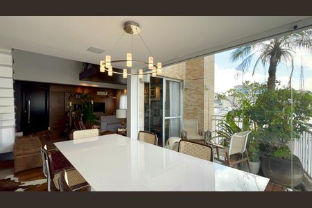 Apartamento à venda com 165m², 2 quartos e 3 vagas Apartamento à venda com 165m², 2 quartos e 3 vagasSala de Jantar