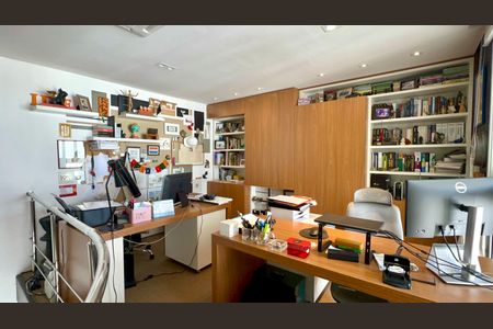 Apartamento à venda com 165m², 2 quartos e 3 vagas Apartamento à venda com 165m², 2 quartos e 3 vagasEscritório