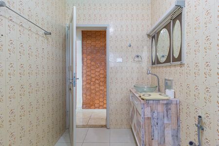 Casa à venda com 157m², 2 quartos e 2 vagas Casa à venda com 157m², 2 quartos e 2 vagasBanheiro Social