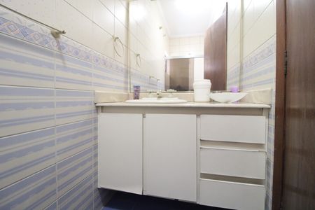 Casa para alugar com 367m², 5 quartos e 4 vagasBanheiro da suíte 4