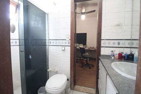 Banheiro da suíte 1 e 2 de casa para alugar com 5 quartos, 367m² em Interlagos, São Paulo