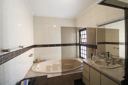 Casa para alugar com 367m², 5 quartos e 4 vagasBanheiro da suíte 5