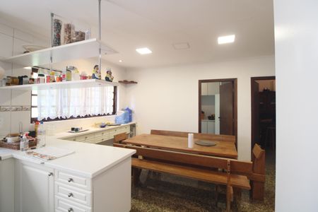 Casa para alugar com 367m², 5 quartos e 4 vagasCozinha