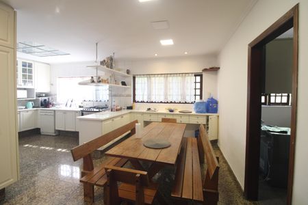 Casa para alugar com 367m², 5 quartos e 4 vagasCozinha