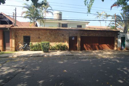 Casa para alugar com 367m², 5 quartos e 4 vagasFachada