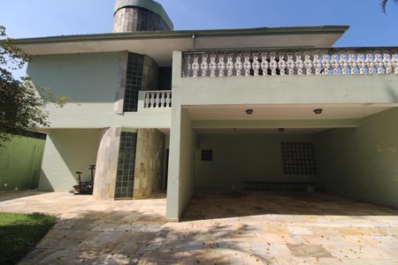 Casa para alugar com 367m², 5 quartos e 4 vagasFrente da casa