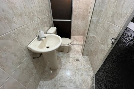 Banheiro de casa para alugar com 1 quarto, 49m² em Parque Lafaiete, Duque de Caxias