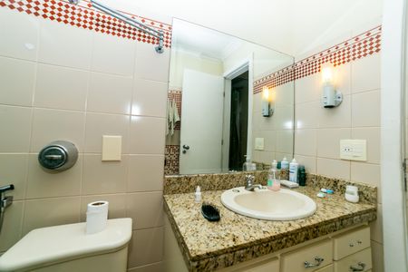 Apartamento à venda com 230m², 4 quartos e 2 vagasBanheiro da Suíte