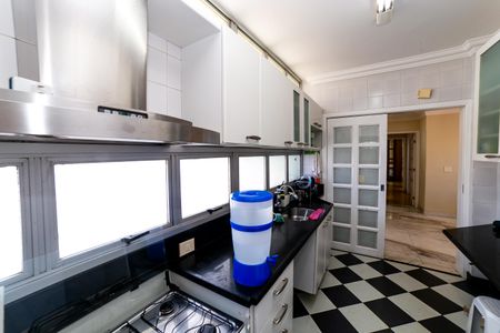 Apartamento à venda com 230m², 4 quartos e 2 vagasCozinha