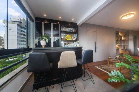 Apartamento à venda com 310m², 3 quartos e 3 vagas Apartamento à venda com 310m², 3 quartos e 3 vagasVaranda gourmet