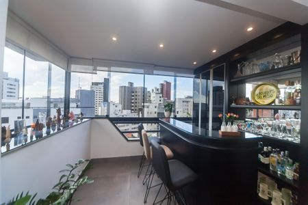 Apartamento à venda com 310m², 3 quartos e 3 vagas Apartamento à venda com 310m², 3 quartos e 3 vagasVaranda gourmet