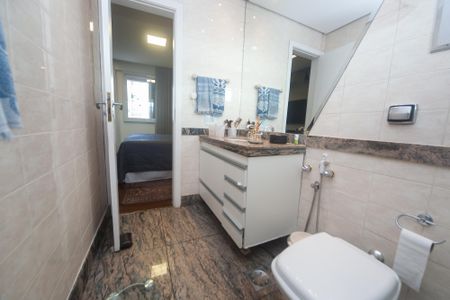 Apartamento à venda com 310m², 3 quartos e 3 vagas Apartamento à venda com 310m², 3 quartos e 3 vagasBanheiro suite