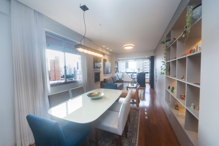 Apartamento à venda com 310m², 3 quartos e 3 vagas Apartamento à venda com 310m², 3 quartos e 3 vagasSala de Jantar